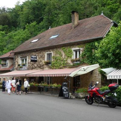 Déjeuner à l'auberge de la source bleue Val De Cusance